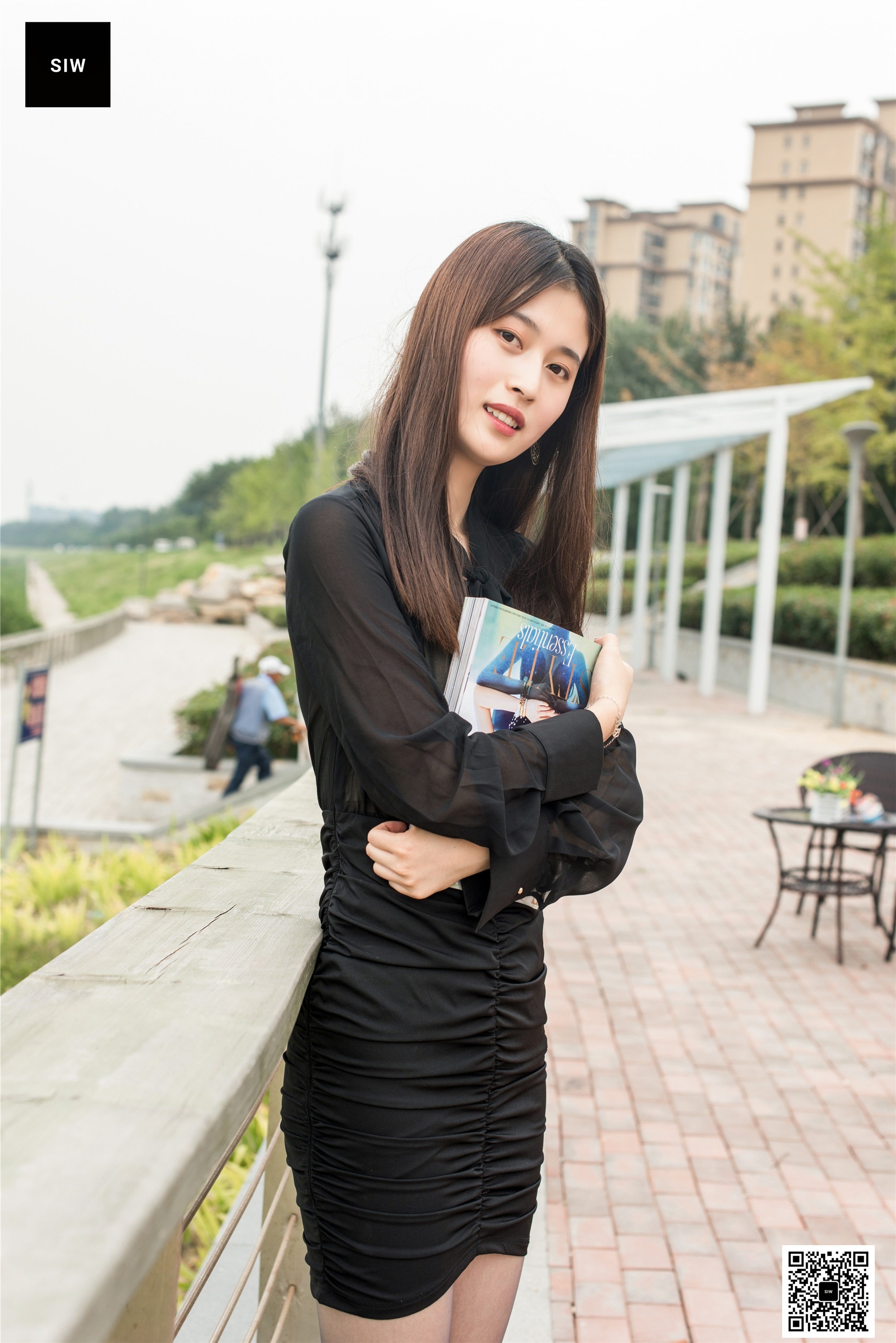 SIW斯文传媒 049 黑色薄纱长袖挂脖丝带连衣裙 - 甄真